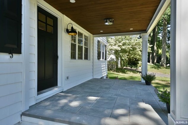 411 Sicomac Ave, Wyckoff NJ  07481-1716 exterior