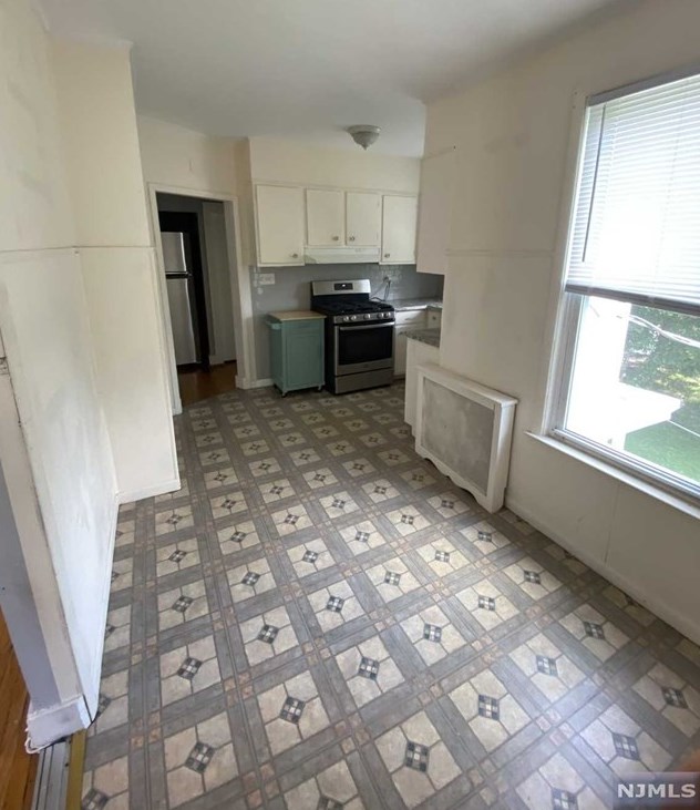 127 Mountain Way, Rutherford NJ  07070-2113 exterior