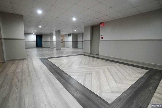 10 Wood Ave, Linden NJ 07036-5222 exterior