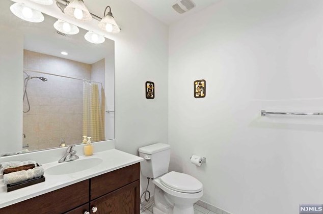 54 Polifly Rd, Hackensack NJ  07601-3205 exterior