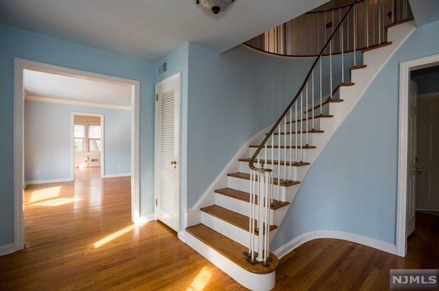 51 Bridle Way, West Fort Lee NJ  07024-6336 exterior