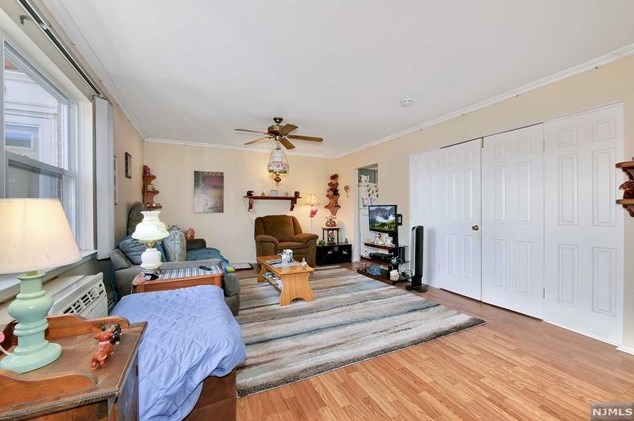 56 Knox Ter, Wayne NJ  07470-7938 exterior