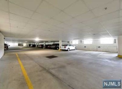 189 Forest Ave, Paramus NJ  07652-5325 exterior