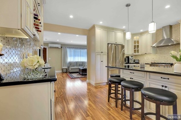 451 Russell Ave, Wyckoff NJ  07481-1226 exterior
