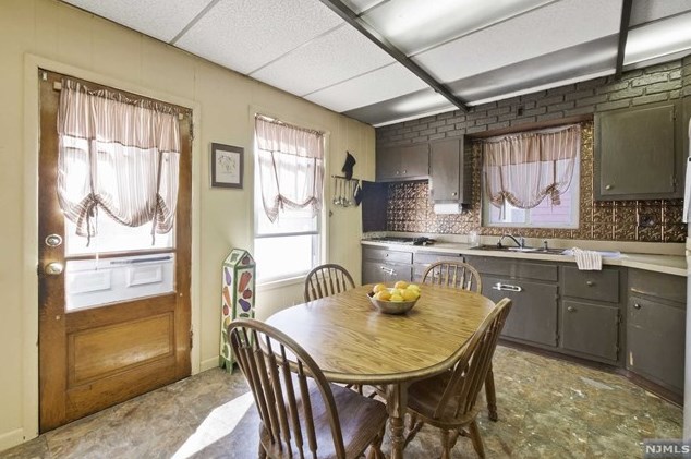 36 Addison Ave, Rutherford NJ  07070-2324 exterior