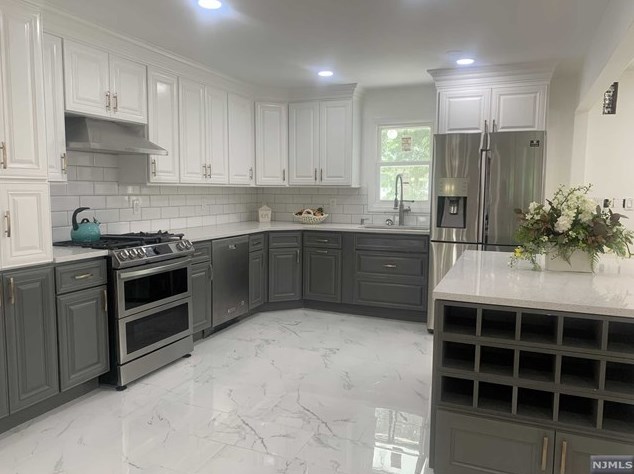 36 Knox Pl, Paramus NJ  07652-2611 exterior