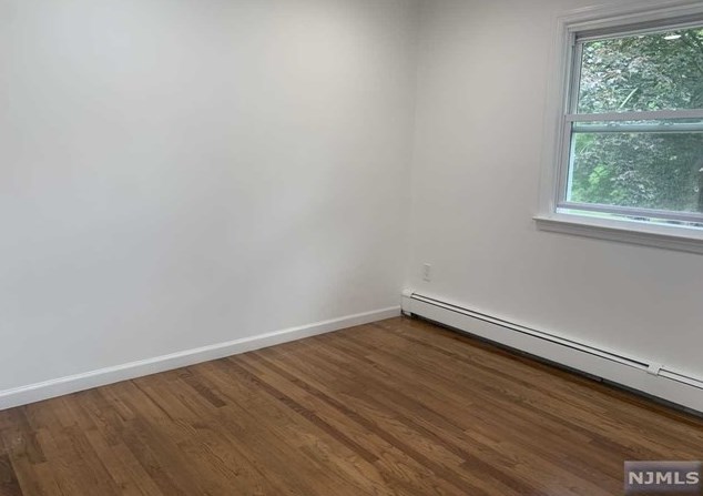 36 Knox Pl, Paramus NJ  07652-2611 exterior