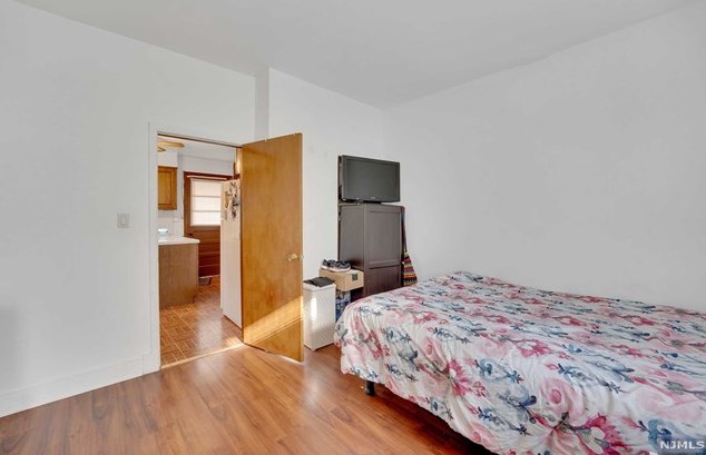 45 Broad St, Bergenfield NJ 07621-3003 exterior