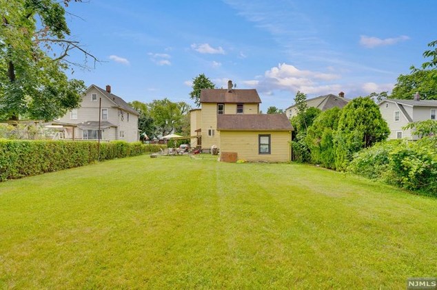 45 Broad St, Bergenfield NJ 07621-3003 exterior