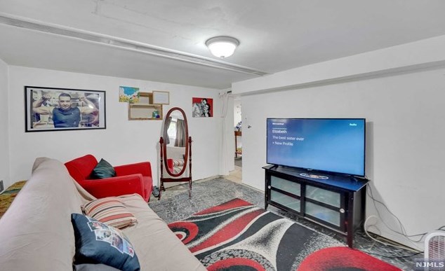 45 Broad St, Bergenfield NJ 07621-3003 exterior