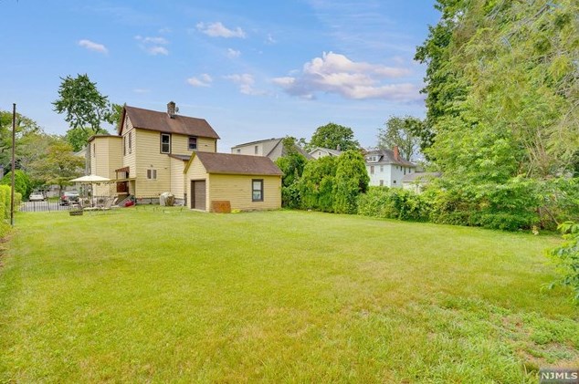 45 Broad St, Bergenfield NJ 07621-3003 exterior