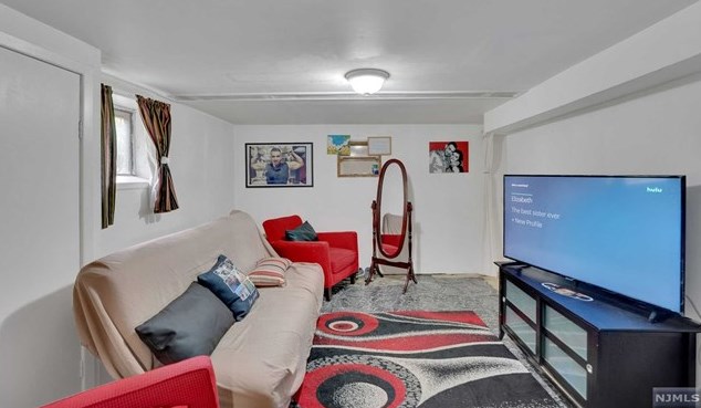 45 Broad St, Bergenfield NJ 07621-3003 exterior