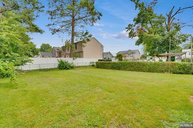 45 Broad St, Bergenfield NJ 07621-3003 exterior