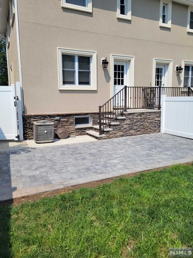 23 Grant St, Elmwood Park NJ  07407-2235 exterior