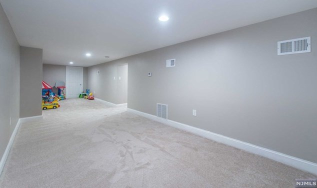 49 Martha Pl, Oakland NJ  07436-1603 exterior