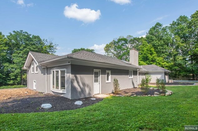 49 Martha Pl, Oakland NJ  07436-1603 exterior