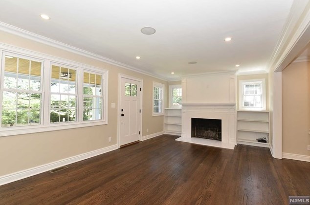 411 Sicomac Ave, Wyckoff NJ  07481-1716 exterior