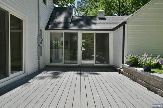 411 Sicomac Ave, Wyckoff NJ  07481-1716 exterior