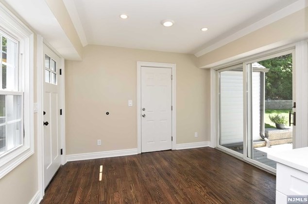411 Sicomac Ave, Wyckoff NJ  07481-1716 exterior