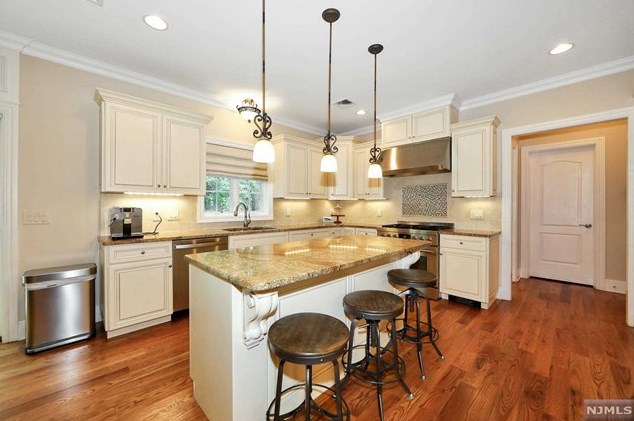 47 3rd St, Park Ridge NJ  07656-1666 exterior