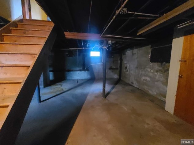 25 Smith St, Waldwick NJ  07463-1612 exterior