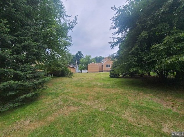 25 Smith St, Waldwick NJ  07463-1612 exterior