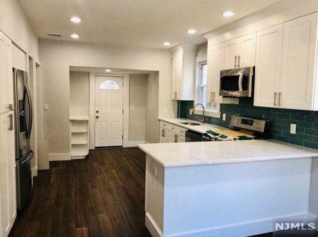 361 Slocum Way, West Fort Lee NJ  07024-4630 exterior