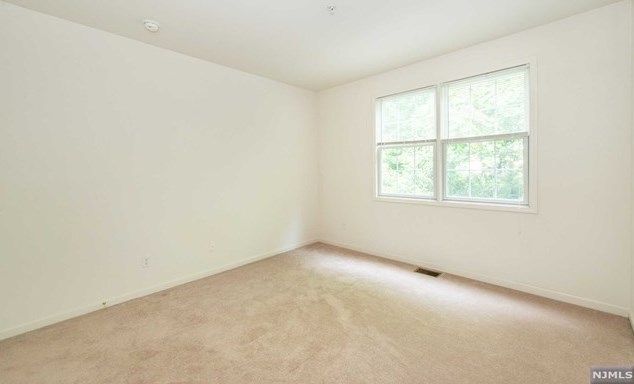 5 Goffle Brook Ct, Paterson, NJ 07506