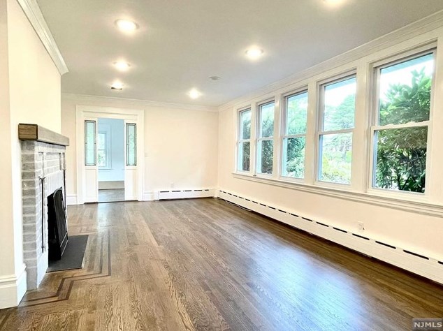 1085 Arcadian Way, West Fort Lee NJ  07024-6305 exterior