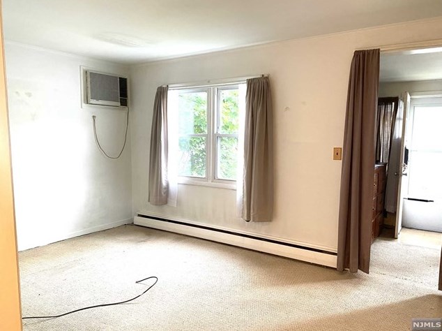 219 Summit Ave, Lyndhurst NJ  07071-1633 exterior