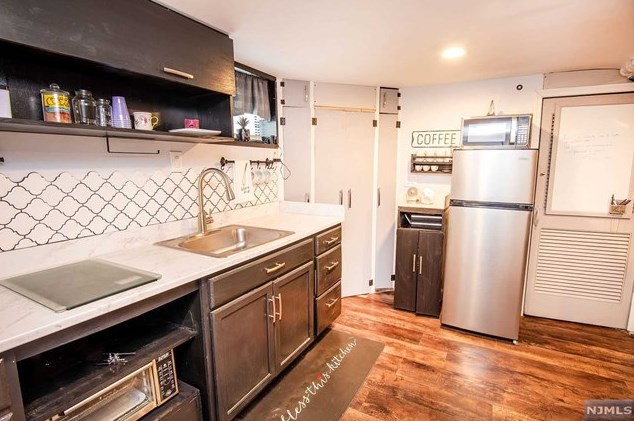 248 Clinton Ave, Bergenfield NJ 07621-3203 exterior