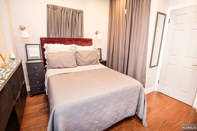 248 Clinton Ave, Bergenfield NJ 07621-3203 exterior