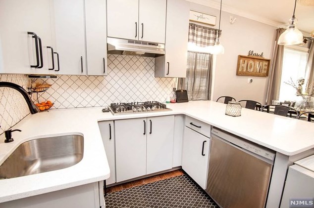 248 Clinton Ave, Bergenfield NJ 07621-3203 exterior