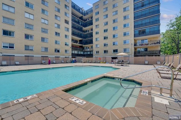 2185 Lemoine Ave, West Fort Lee NJ  07024-6010 exterior