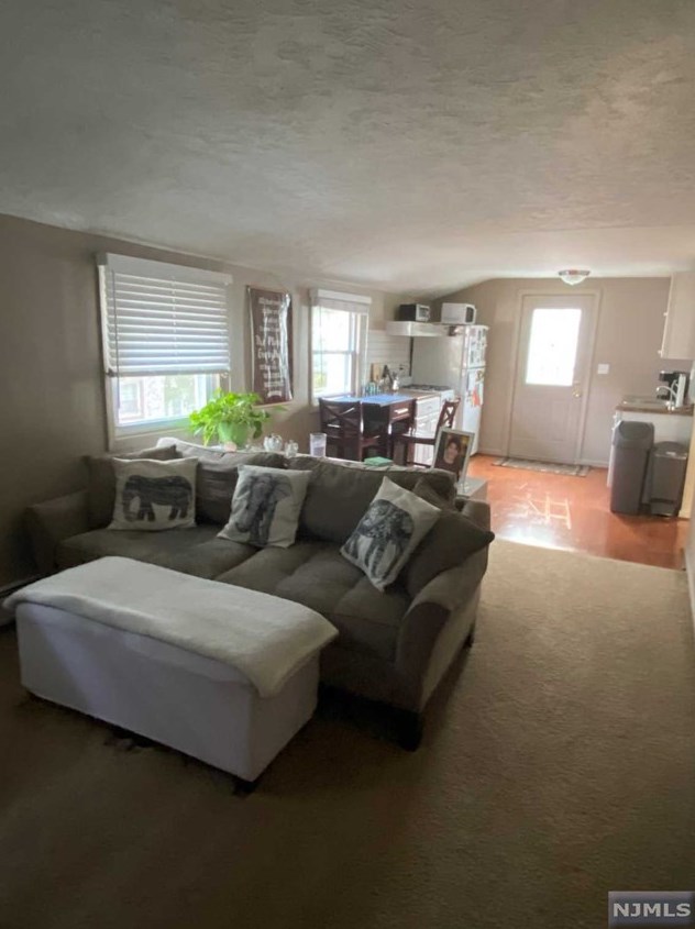 66 Mackay Ave, Waldwick NJ  07463-1930 exterior