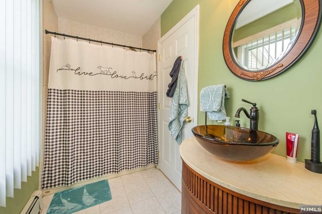 465 Ramapo St, Pompton Falls NJ  07442-2510 exterior