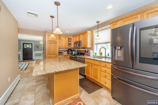 465 Ramapo St, Pompton Falls NJ  07442-2510 exterior