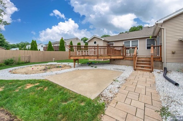 465 Ramapo St, Pompton Falls NJ  07442-2510 exterior