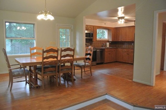 51 Windham Rd, Hillsdale NJ  07642-1325 exterior
