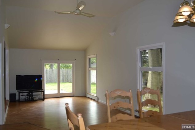 51 Windham Rd, Hillsdale NJ  07642-1325 exterior