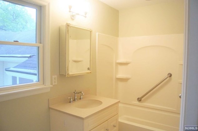 51 Windham Rd, Hillsdale NJ  07642-1325 exterior
