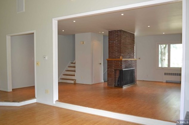 51 Windham Rd, Hillsdale NJ  07642-1325 exterior