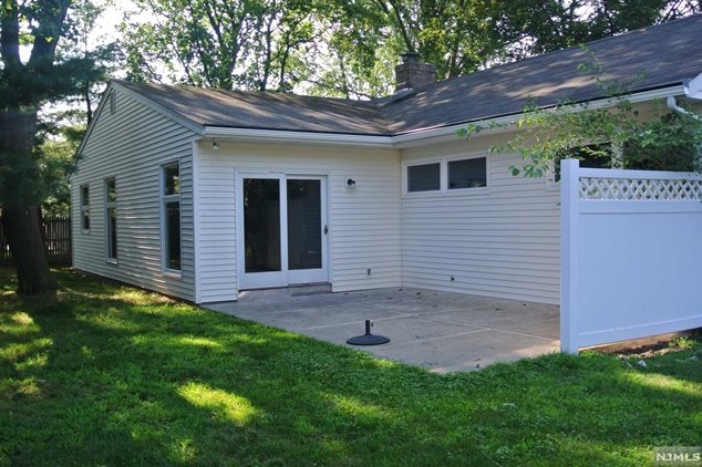 51 Windham Rd, Hillsdale NJ  07642-1325 exterior