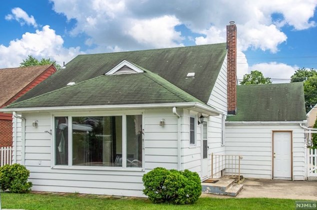 59 15th Ave, Elmwood Park NJ  07407-3511 exterior