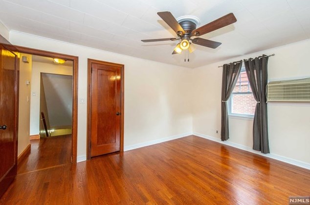 59 15th Ave, Elmwood Park NJ  07407-3511 exterior