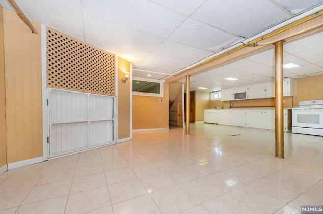 59 15th Ave, Elmwood Park NJ  07407-3511 exterior