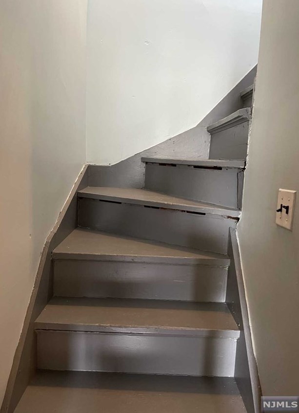 21 Rollins Ave, Clifton NJ  07011-3515 exterior