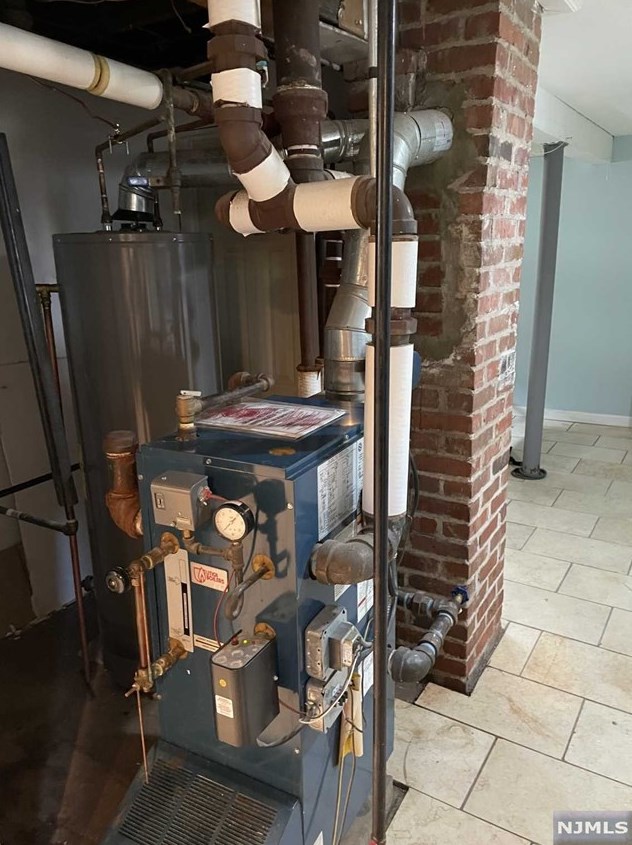 21 Rollins Ave, Clifton NJ  07011-3515 exterior