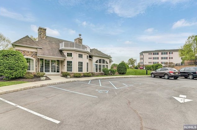 1108 Gatherings Dr, Paterson NJ 07508-1378 exterior