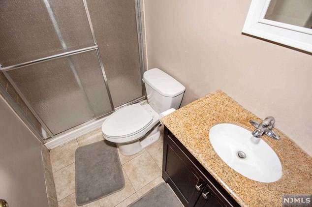 55 Linden Ave, Elmwood Park NJ  07407-2746 exterior